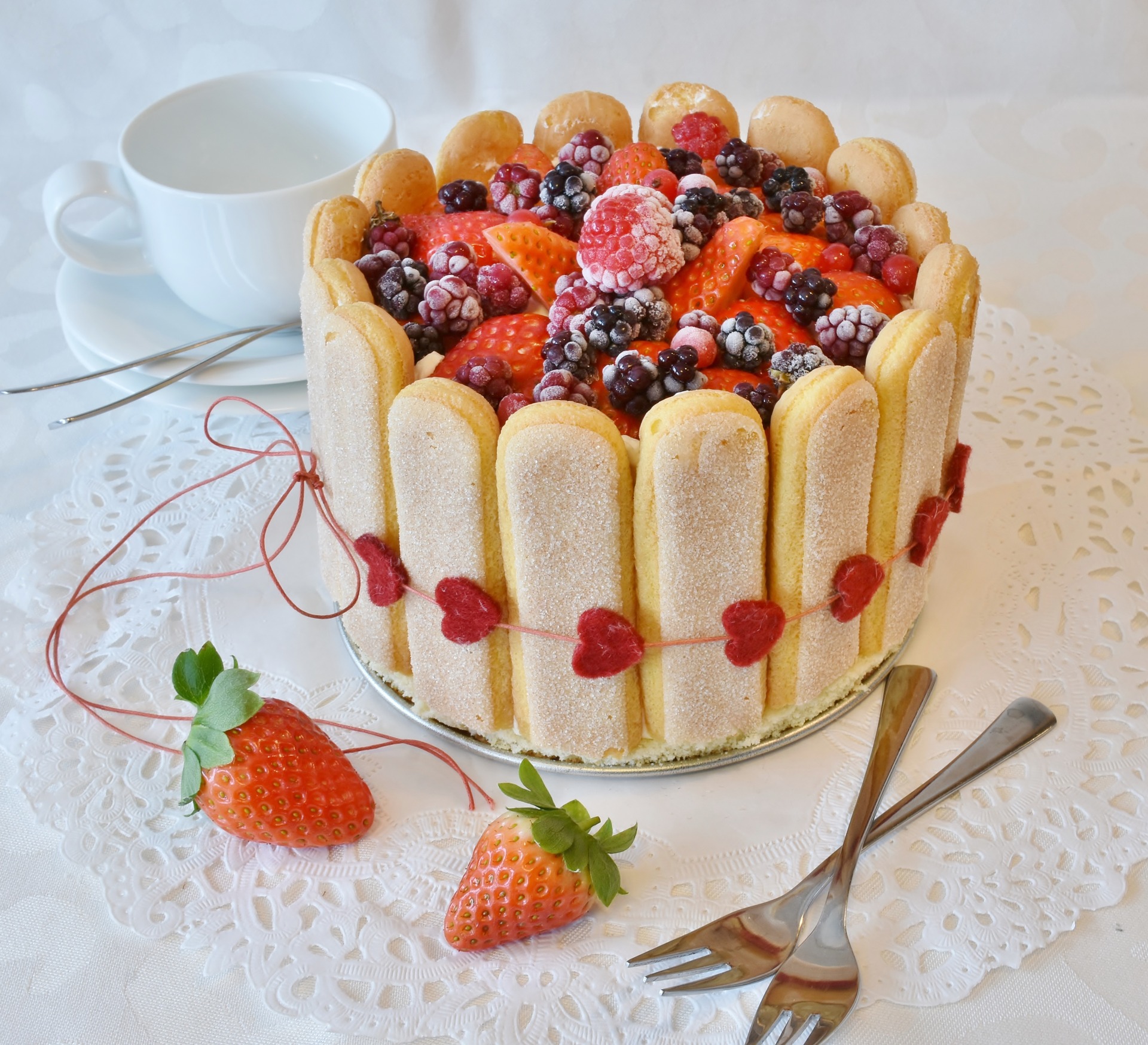 Recette Charlotte aux fruits rouges et crème recette desserts et gateaux CakeMania